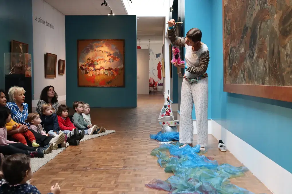 La conteuse Anne Lopez au musée des Beaux-Arts, dans le cadre du festival Petite Marée