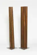 Marta PAN, Stèles lamellées, 1995, bois de padouk, collection musée des Beaux-Arts de Brest